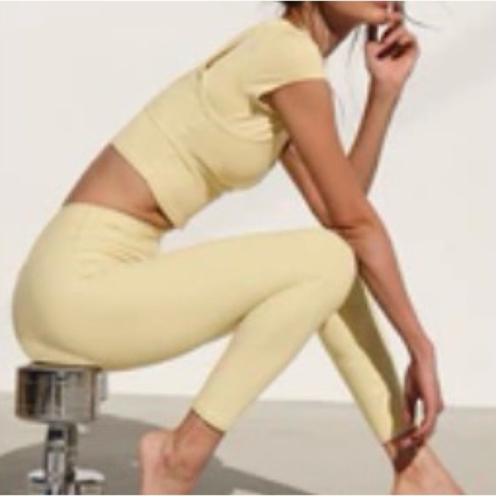 ALO Yoga Alosoft High-Waist 7/8 Legging in Warm Butter Heather